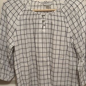 Christopher and Banks peasant look top white /grayish checks PS